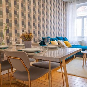 Plumeria - Grand Appartement 75M2 - Au Calme Et Jardin - Proche Gare, Nouvelle Ville - Parking Public Gratuit - 2 Chambres - 4 Lits Separes